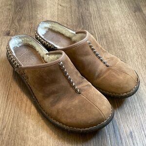 UGG Women’s Kohala Clogs Shearling Lined - US Size 8